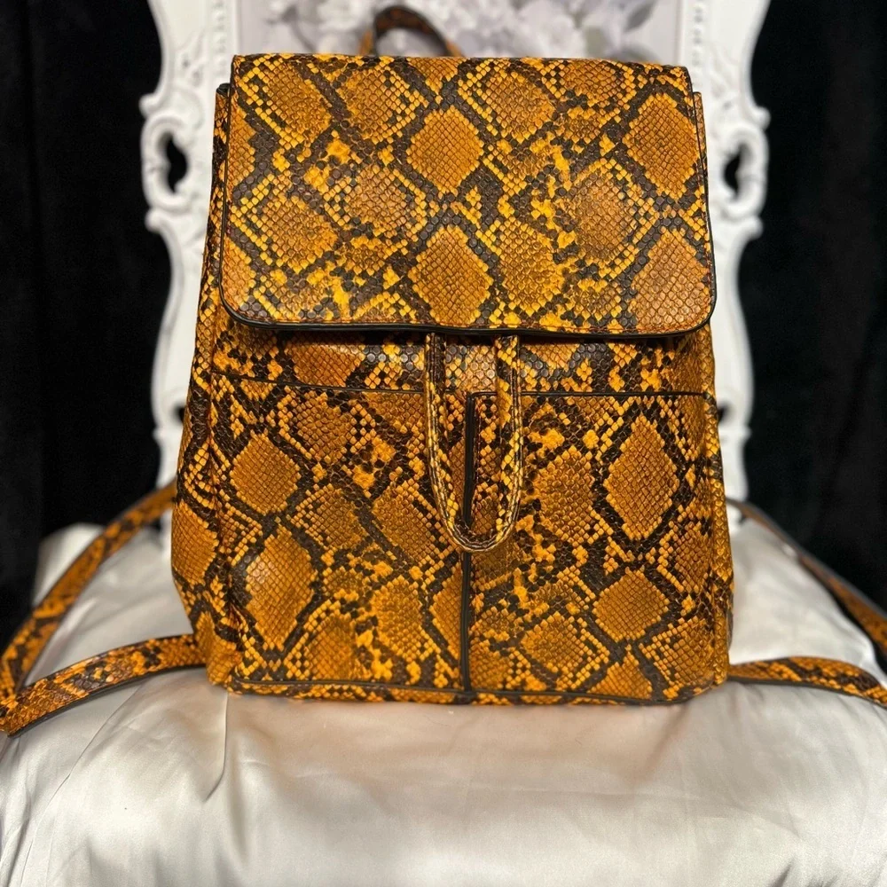 🧡Orange Snake Print faux leather Backpack🧡